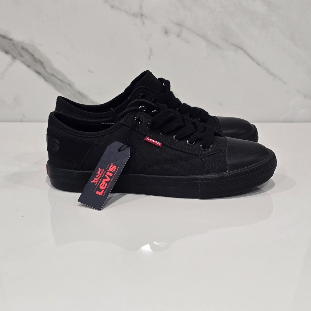 Levi's | Black Sneakers Size 7.5 NWT